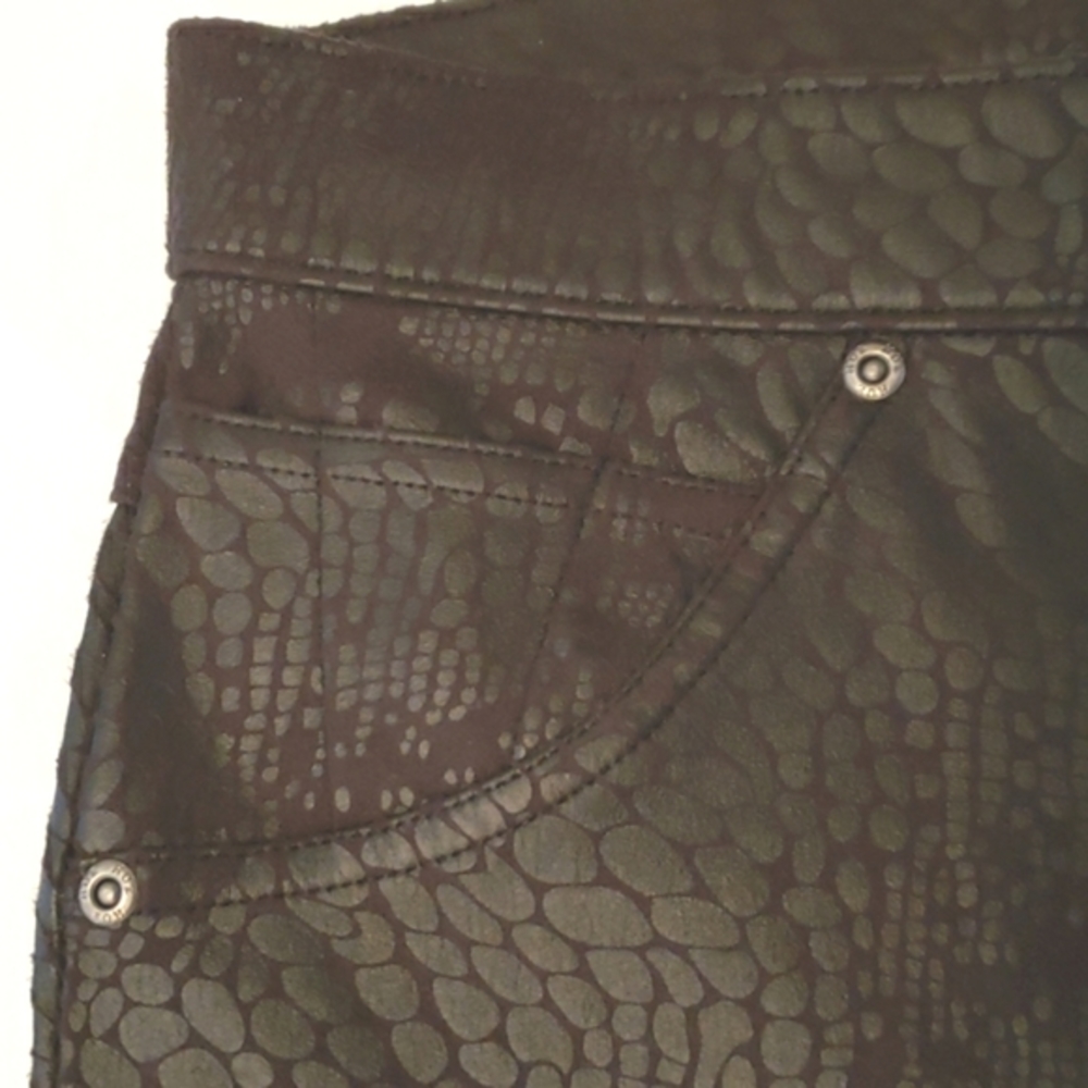 Hue black snakeskin Leggings M EUC